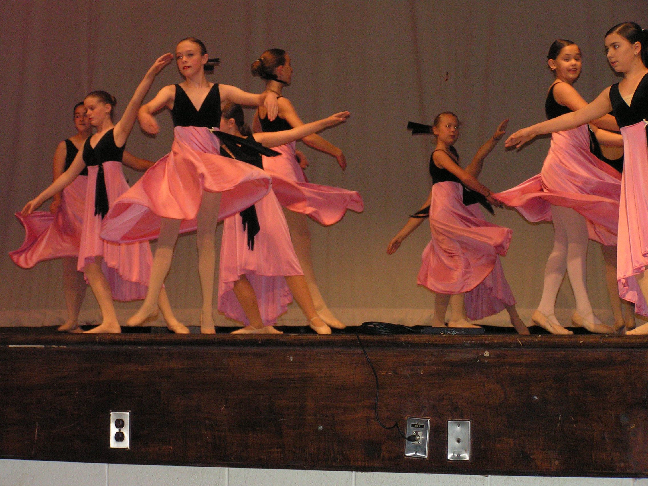 ./2006/Dance Recital/Danceurs Dress Reh 20 0004.JPG